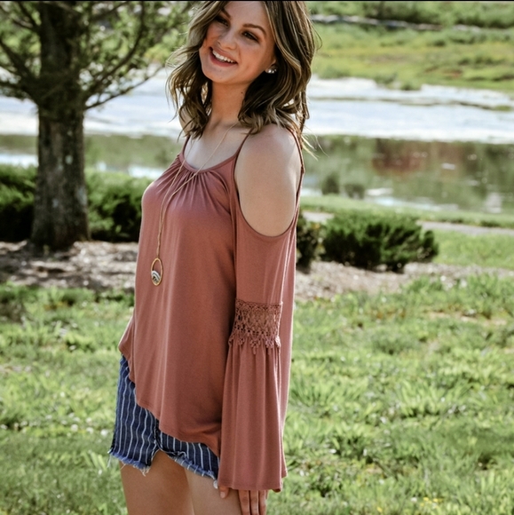 RELISTEDPink cold shoulder crochet bell sleeve top - Picture 3 of 8